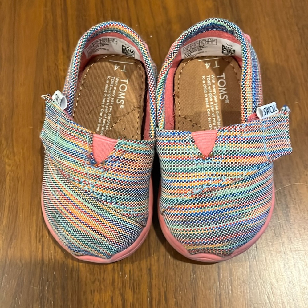 TOMS size 4 shoes pink multicolor